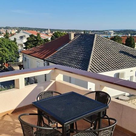Apartmani Dami Novalja Exterior foto