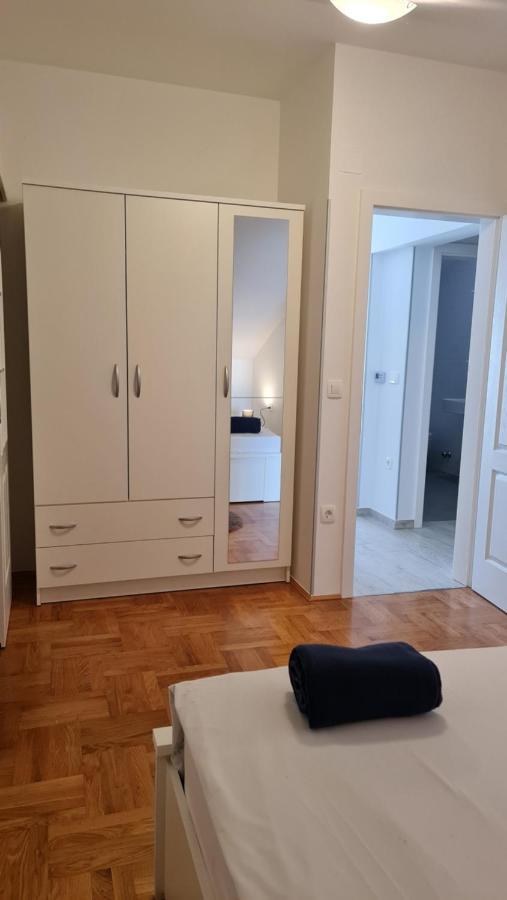 Apartmani Dami Novalja Exterior foto