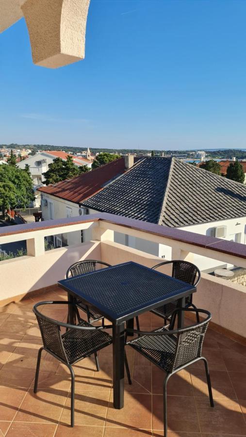 Apartmani Dami Novalja Exterior foto