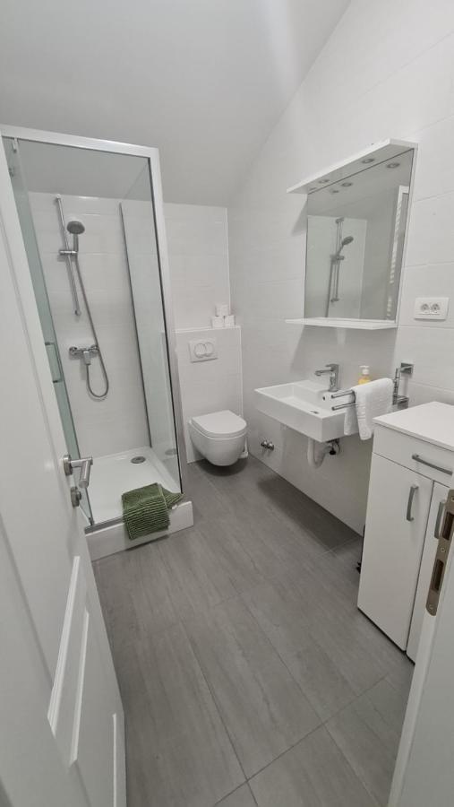 Apartmani Dami Novalja Exterior foto